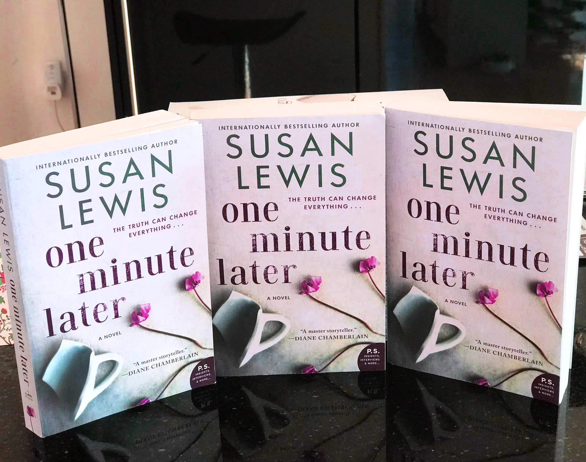Book Review: One Minute Later by Susan Lewis